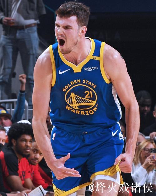 波斯特半场出战15分钟，10中4得到11分2板2助攻